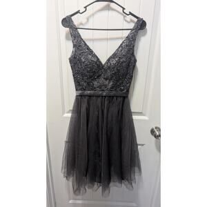 Mori Lee Dark Gray Floral Lace Sequin Plush Dress Sz 2 Homecoming Bridal Formal